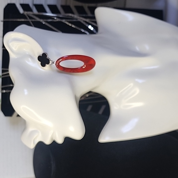 Black Enamel Clover with Acrylic Red Marbled Oval Earrings  New - Picture 4 of 6